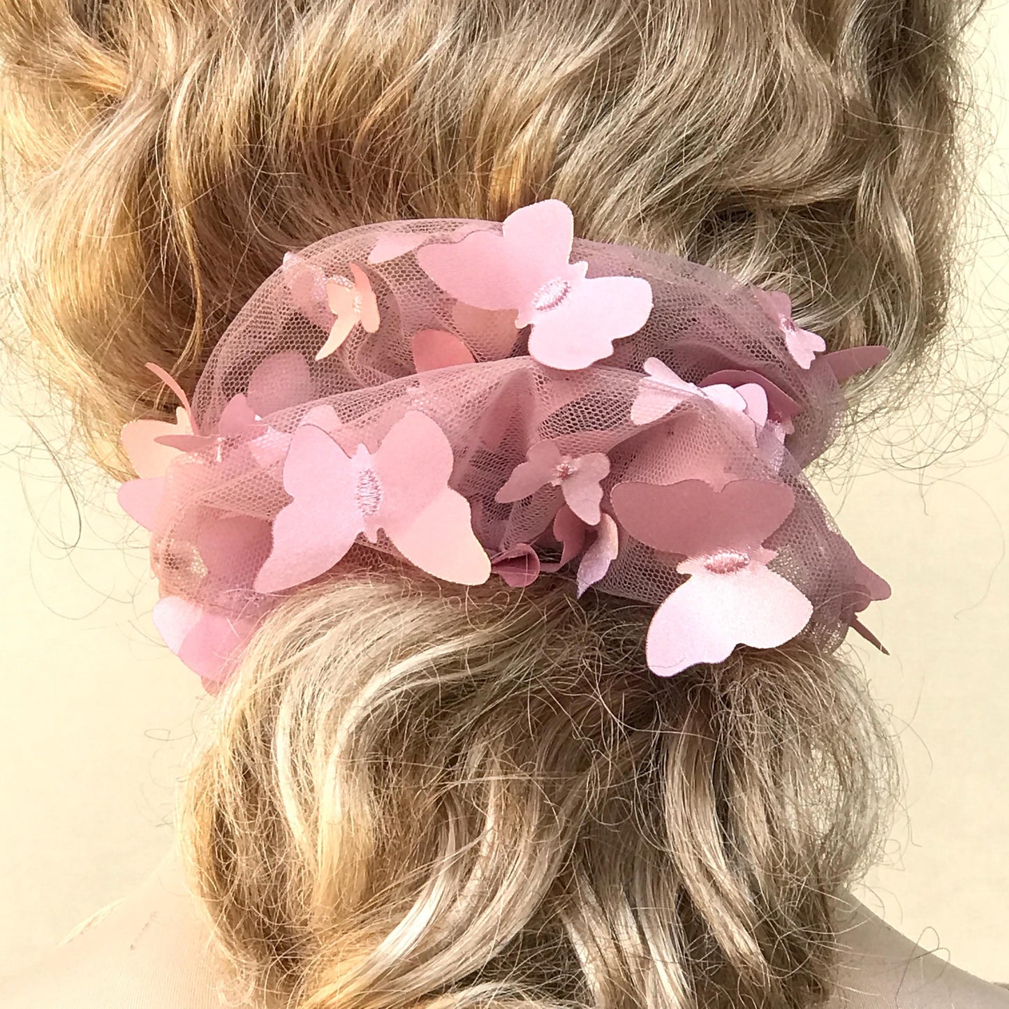 3D Butterfly Tulle Scrunchies Unique Hair Accessories Stylish Hair Tie Creative Ponytail Holder in Pastel Pink Golden Edge Butterfly Pattern