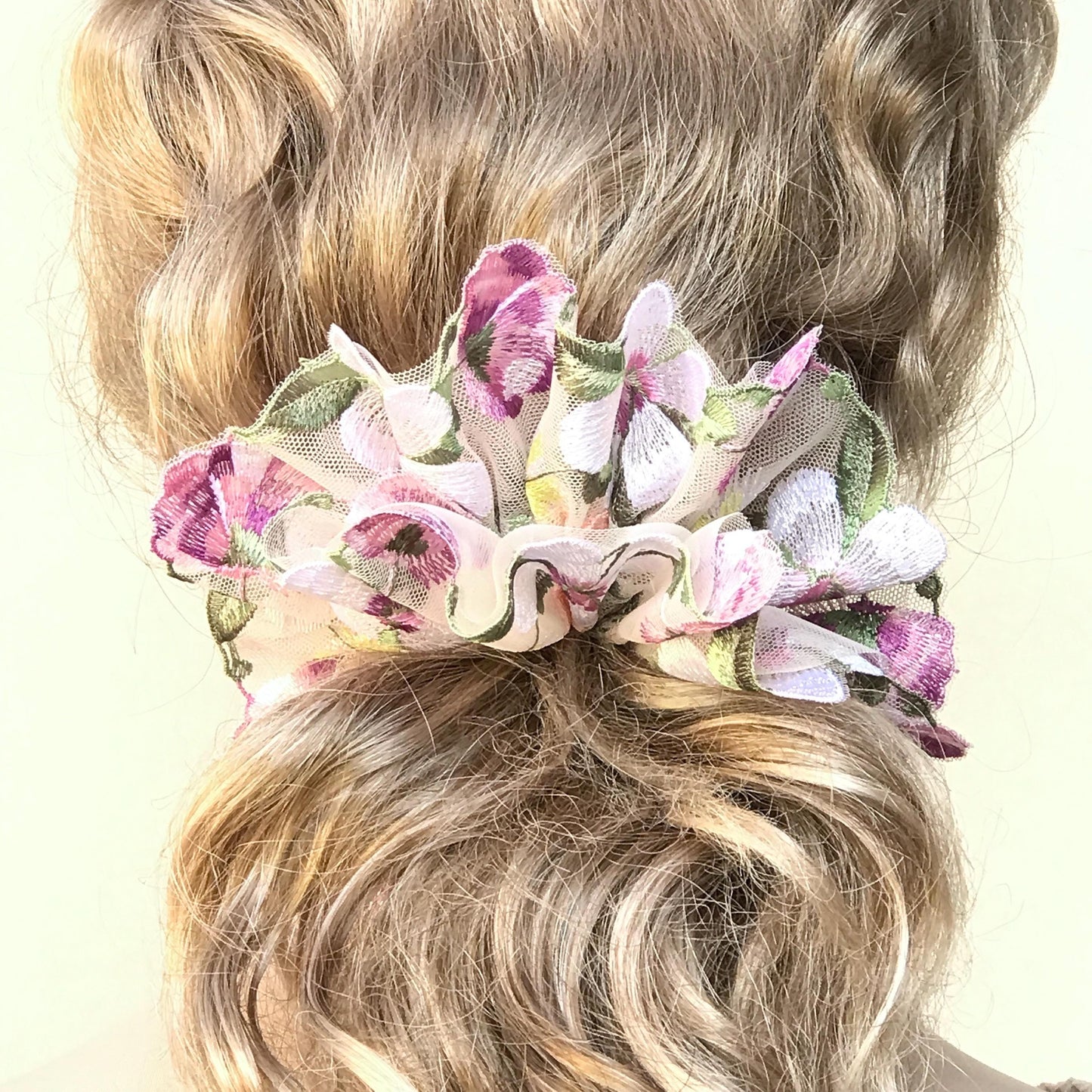 Gorgeous Scrunchies Floral Scrunchy Passionate Color Daily Beach Party Wear Trendy Hair Accessories Stylish Hair Ties Unique Ponytail Holder